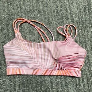 GapFit Eclipse Medium Support Strappy Sports Bra
